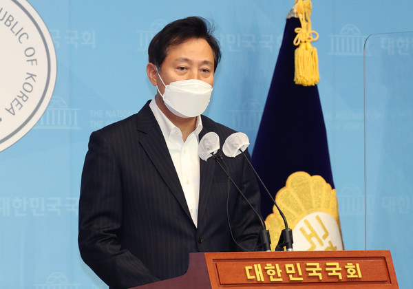 ▲ 조건부 출마 기자회견 가지는 오세훈 전 시장. /뉴시스