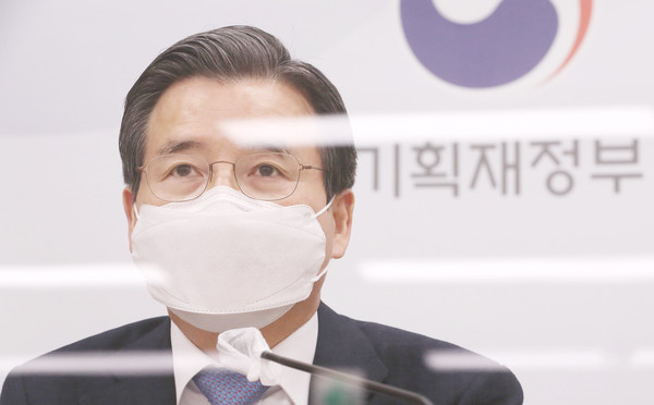 ▲ 2021년 기획재정부 업무계획 브리핑하는 김용범 기획재정부 1차관. /뉴시스