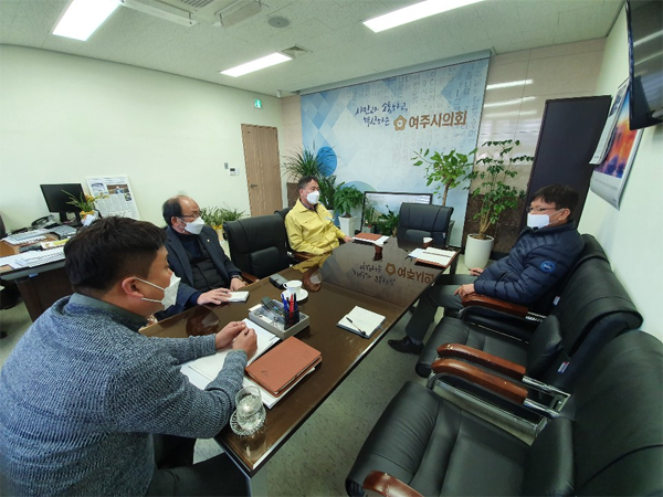 ▲ 가축분뇨 처리시설 설치 추진방안을 논의한 박시선 의장.