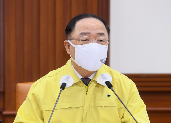 ▲ 비상경제 중대본 회의 발언하는 홍남기 부총리. /뉴시스