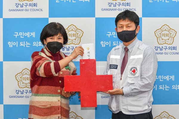 ▲ 적십자 특별회비 전달식.