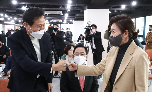 ▲ 주먹인사하는 오세훈-나경원. /뉴시스