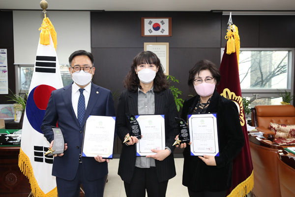 ▲ 성동구의회 의원, 장애인 정책상 수상.