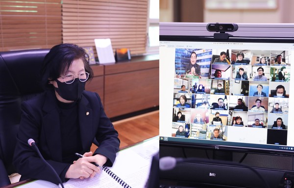▲ 안산시의회 박은경 의장이 27일 오후 의장실에서 영상회의로 진행된 ‘경기도시·군의회의장협의회 제153차 정례회의’에 참여하고 있다.