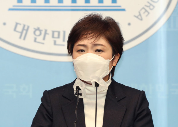 ▲ 기자회견 갖는 이언주 전 의원. /뉴시스