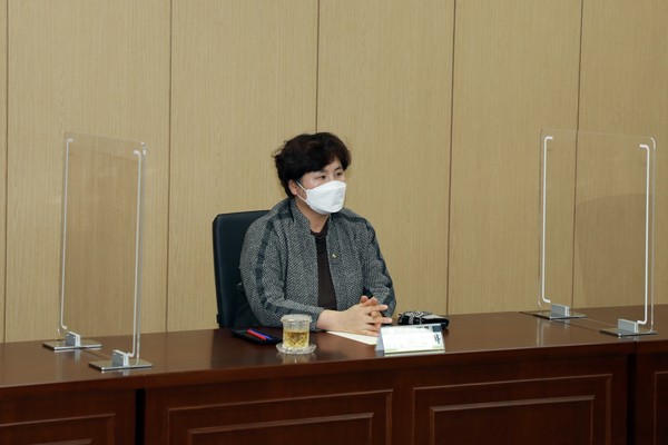 ▲ 서울특별시 마포구 어린이·청소년의회 구성 및 운영에 관한 조례안 발의하는 최은하 의원.