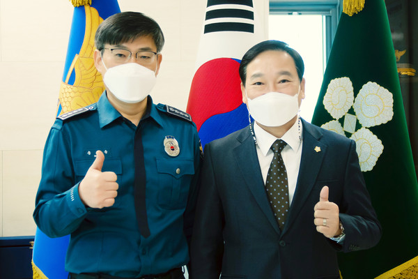 ▲ 화성동탄경찰서 유관기관 방문한 화성시의회 원유민 의장.