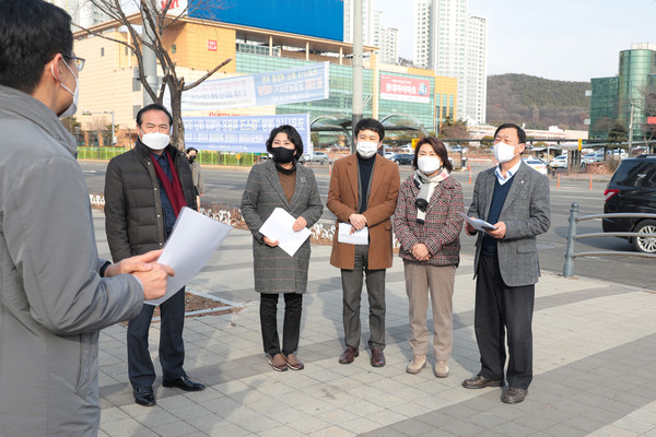 ▲ 안산시의회 도시환경위원회 현장활동 모습.