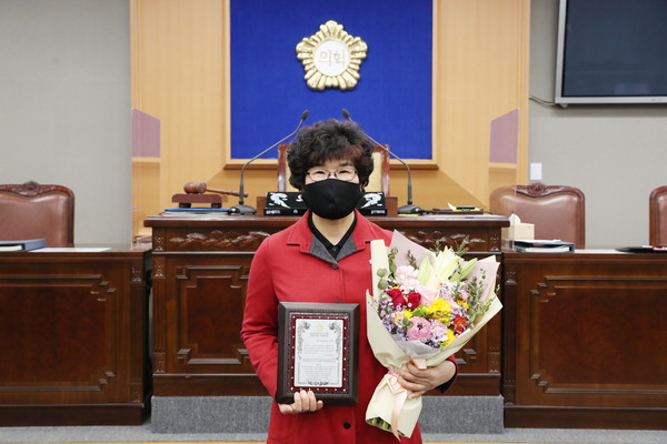 ▲ 강북구의회 유인애 의원 ‘2020 대한민국 지방의회의원 의정대상’ 수상 기념사진.
