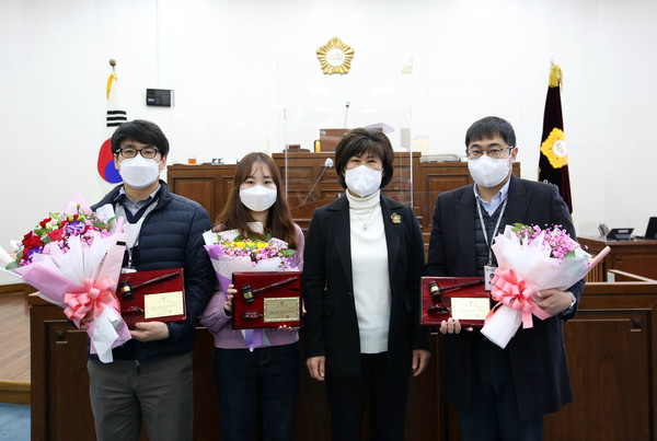 ▲ 하남시정 및 의정발전에 기여한 우수공무원 시상식.