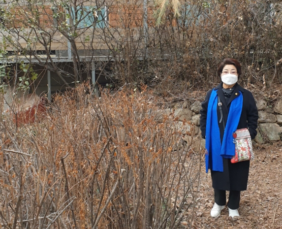 ▲ 김춘례 의원, 북악산 인근 화장실 설치 현장 방문.