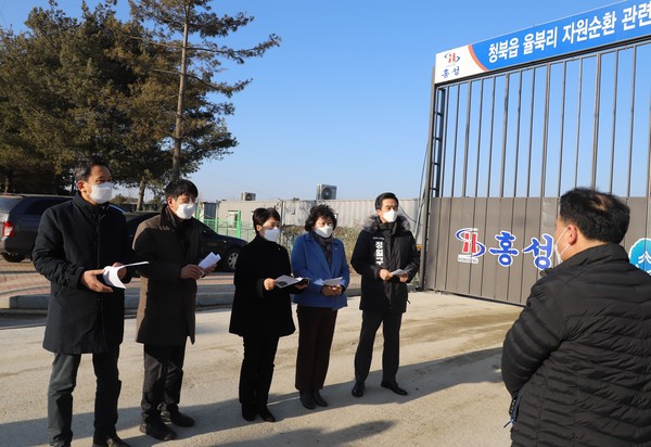 ▲ 복지환경위원회 청북읍 어연산단 현장방문 모습.