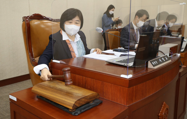 ▲ 행안위 전체회의 진행하는 서영교 위원장. /뉴시스