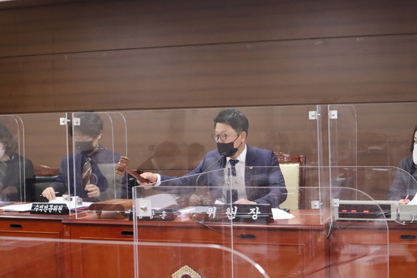 ▲ 동물복지증진 특별위원회 제1차 회의 주재하는 김상훈 위원장.