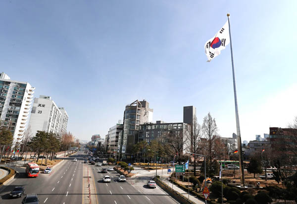 ▲ 한남대교 남단 대형태극기.