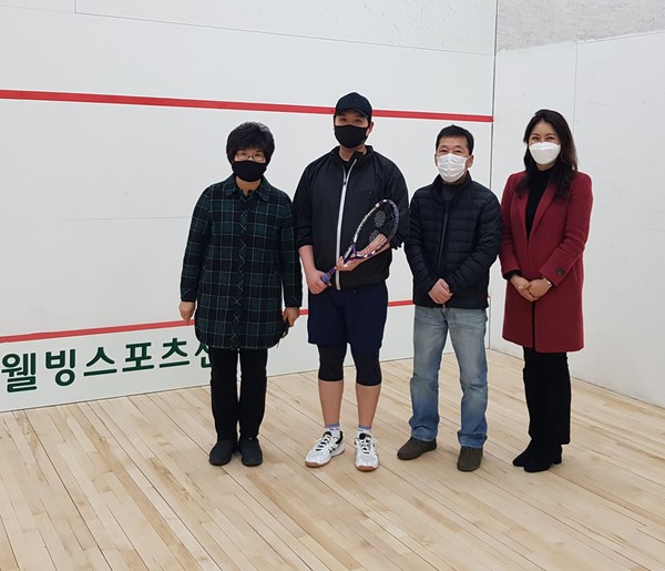 ▲강북웰빙스포츠센터 스쿼시장 보수완료 현장 방문한 강북구의회 유인애 의원.