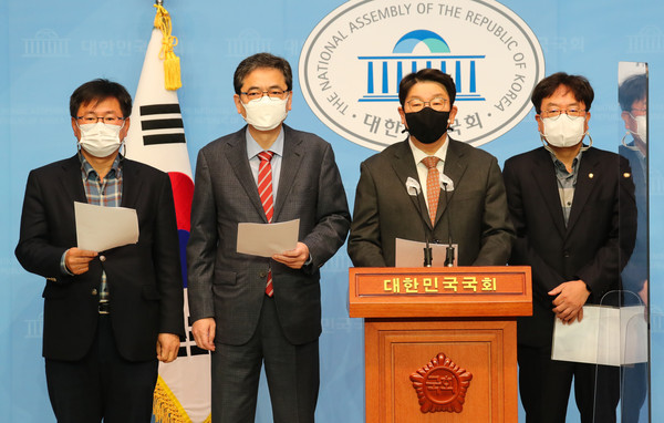 ▲ 국민의힘 ‘문재인정부 땅투기게이트 진상조사 특별위원회’ 기자회견. /뉴시스