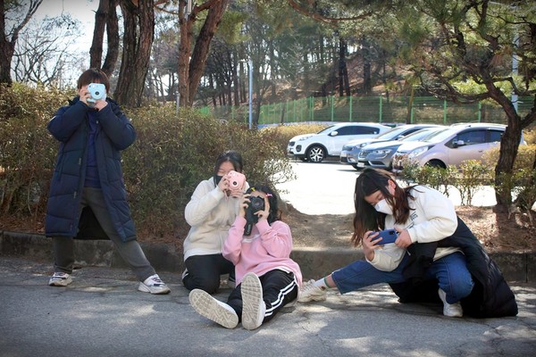 ▲ 청소년 주도 프로젝트 동아리=무지개 활동 사진.