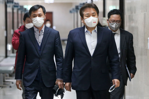 ▲ 단일화 실무협상 참석하는 정양석 사무총장. /뉴시스