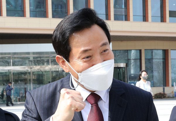 ▲ 주먹 불끈 쥐는 오세훈 후보. /뉴시스
