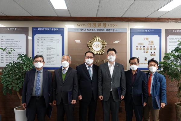 ▲ 안성시의회 결산검사 위촉식.