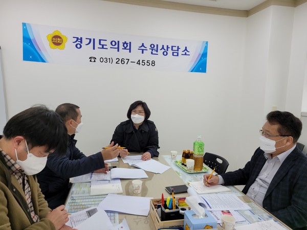 ▲ 이애형 의원, 광교 도청 부지 학교설립 관련 정담회.