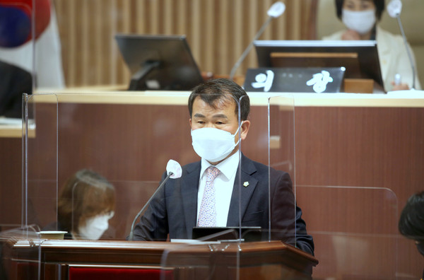 ▲ 김덕현 서대문구의원이 이달 24일 제269회 서대문구의회 임시회 본회의에서 발언하고 있다.