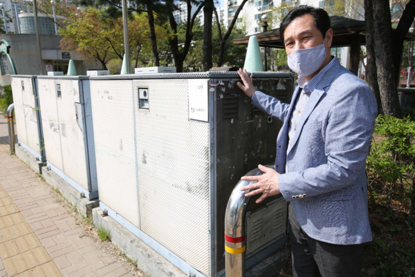 ▲ 한전패드 설치된 현장 방문한 강성삼 부의장.