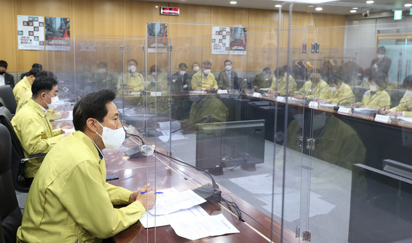 오세훈 서울시장이 9일 오전 서울시청 기획상황실에서 열린 코로나19 종합대책회의에서 발언하고 있다. (공동취재사진) 2021.04.09