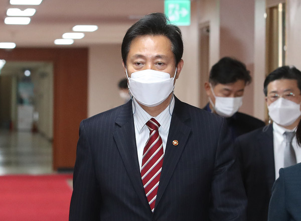 ▲ 국무회의 참석하는 오세훈 서울시장. /뉴시스