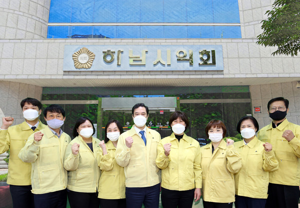 ▲ 하남시의회 개원 30주년 기념 단체사진.