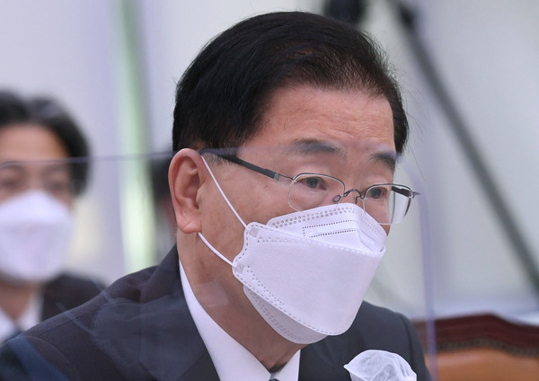 ▲ 후쿠시마 원전 오염수 방류 관련 질문받는 정의용 장관. /뉴시스