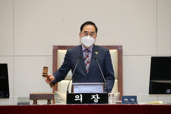 ▲ 성남시의회 윤창근 의장.