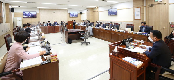 ▲ 의회운영위, 제351회 제1차 상임위원회.