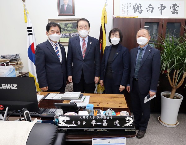 ▲ 안양시의회 의장단.