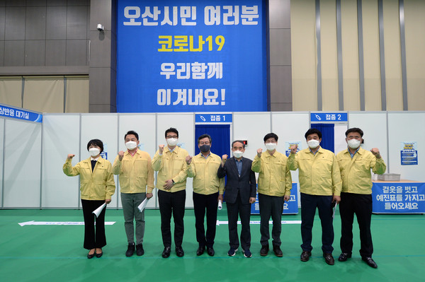 ▲ 오산시의회 백신접종센터 준비현장 방문 모습.