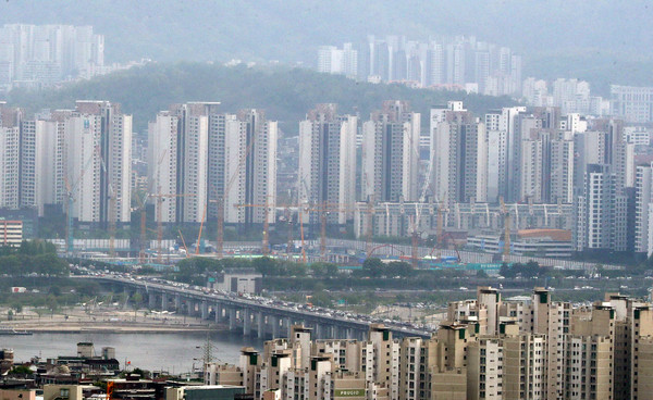 ▲ 서울 용산구 남산에서 바라본 강남지역 아파트 모습. /뉴시스