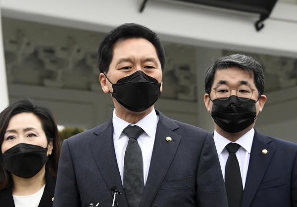 ▲ 국립서울현충원 참배 마친 김기현 대표 권한대행. /뉴시스