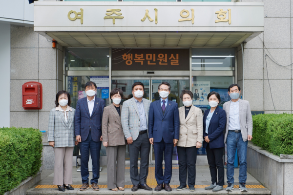 ▲ 여주시의회 행정사무감사 대비 전문강사 특강 단체사진.