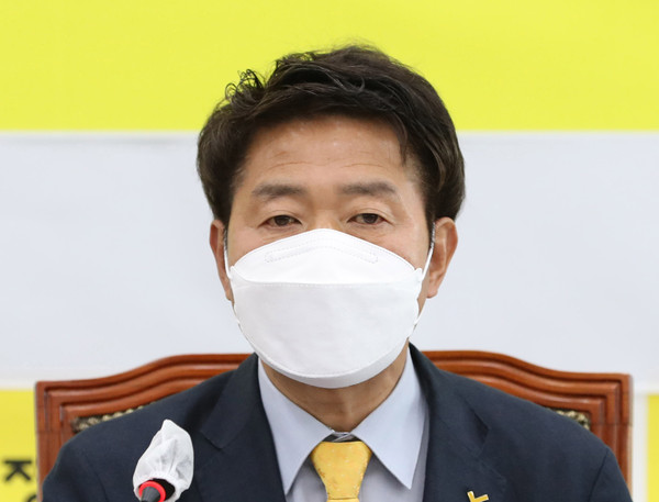 ▲ 기자회견 발언하는 여영국 정의당 대표. /뉴시스