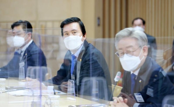 ▲ 경기도의회 장동일 위원장 회의 참석 모습.