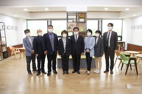 ▲ 교육지원청 방문한 안양시의회 의원들.