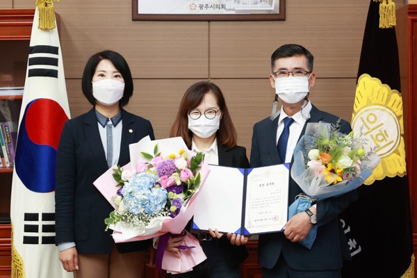 ▲ 광주시의회 5월 칭찬공무원, 광남1동 박찬희 총무팀장 선정.