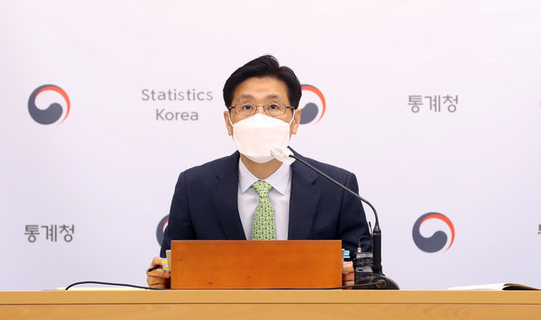▲ 고용동향 발표하는 정동명 통계청 사회통계국장. /뉴시스