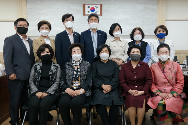 ▲ 경기도의회 경제노동위원회-한국여성경제인협회 경기지회 정담회.