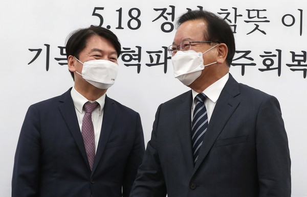 ▲ 인사 나누는 안철수 대표-김부겸 총리. /뉴시스