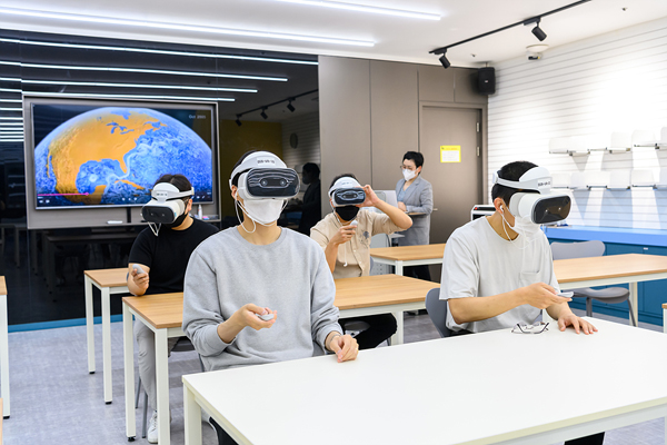 ▲ 성인대상 AR/VR 교육 리허설 사진.