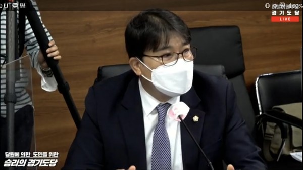 ▲ 부천시의회 의장 강병일 경기도당 대책회의 온라인 생중계 장면.