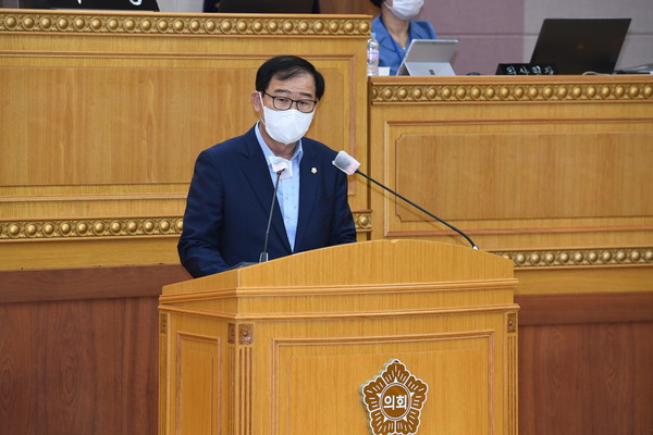 ▲ 이희창 위원장.