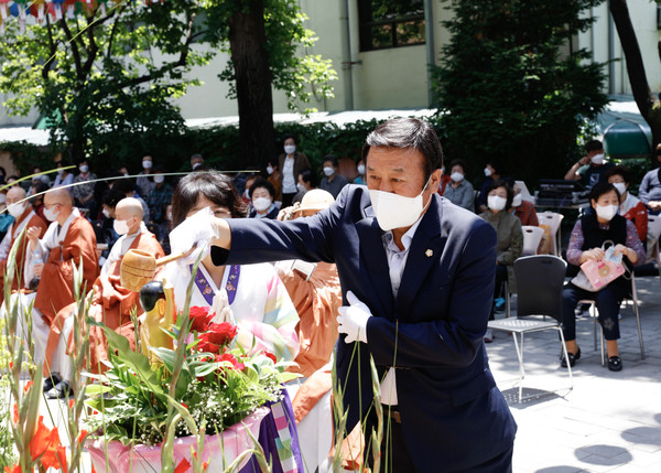 ▲ 연화사 봉축법요식 참석한 이현주 동대문구의회 의장.